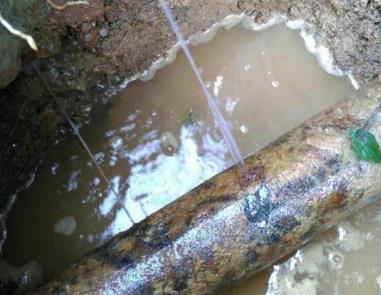 安国楼顶渗水维修公司分享下地暖漏水的原因及检测方法。